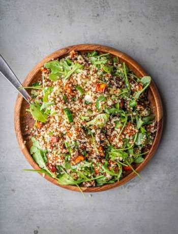 Quinoa Salat mit Ofenkürbis und Rucola